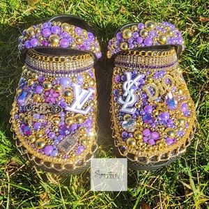 BRAND NEW Signature 'IndiGo' Crocs (Size 10C)